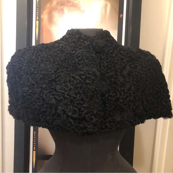 Vintage Shoulder Cape - Picture 3 of 7